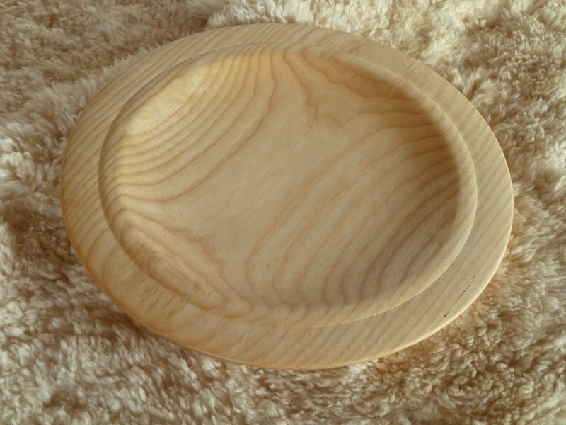 Grande assiette ou plat en bois de frêne