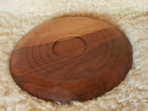 Assiette plate en pommier