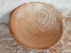 Coupe à fruit en frêne ondé