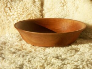 Assiette creuse en merisier