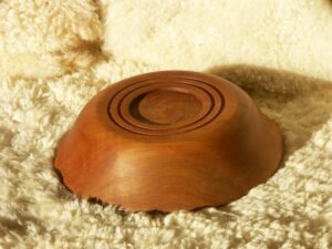 Assiette creuse en merisier