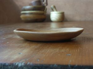 Assiette en cerisier