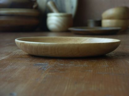 Assiette en frêne ondé