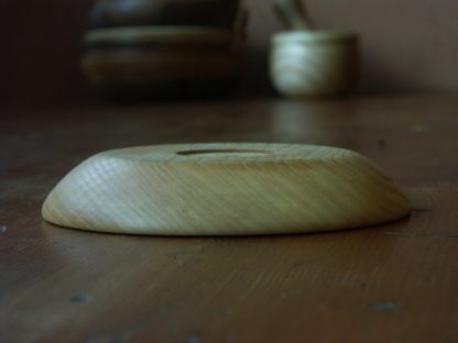 Assiette en frêne ondé