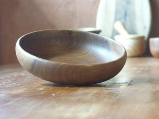 Assiette creuse en noyer