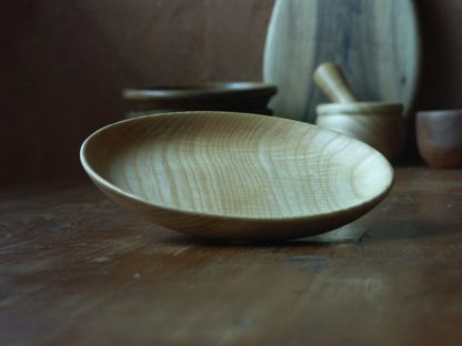 Assiette en frêne ondé