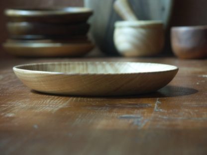 Assiette en frêne ondé