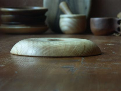 Assiette en frêne ondé