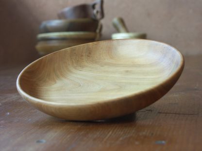 Assiette en bois de cerisier artisanale