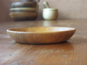 Assiette en bois de cerisier artisanale