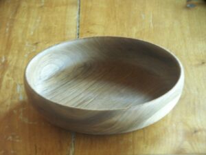 Assiette creuse en noyer 1034