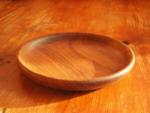 Assiette en noyer 1017