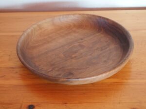Assiette en noyer 1026
