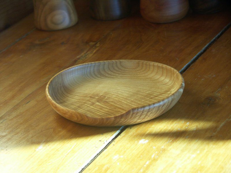 Assiette en frêne olivier, bords irréguliers – Image 3