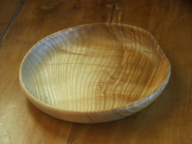 Assiette en frêne olivier, bords irréguliers – Image 4
