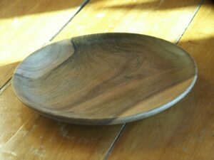 Assiette en noyer