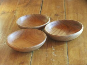 Assiettes creuses en cerisier 1029