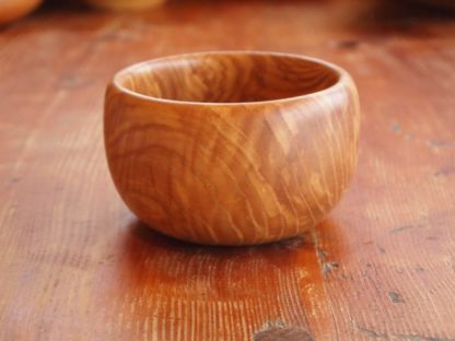 Ce bol en bois de frêne témoigne de la grande variété d'aspects que peu prendre ce bois