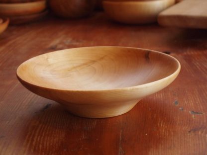 Assiette à soupe en bois avec un pied. Bois d'érable champêtre