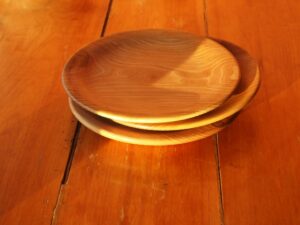 Assiettes en noyer 24cm 1002