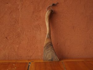 Spatule en bois de noyer