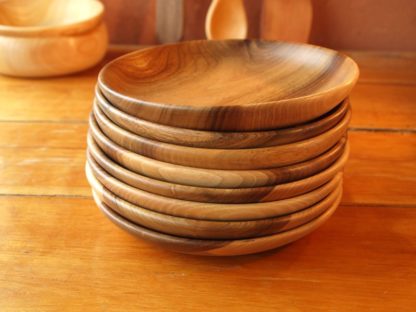 Assiettes en bois de noyer