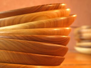 Assiettes en bois de merisier