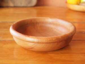 Assiette médiévale en bois de pommier