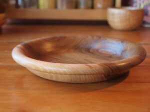 Assiette en noyer à lèvres - 22cm 982