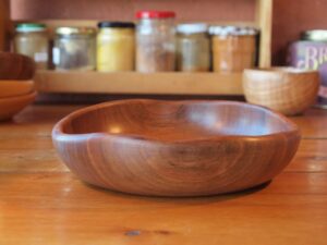 Assiette creuse en noyer - 23cm 978