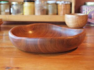 Assiette creuse en noyer - 24cm 977