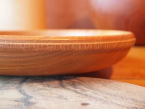 Assiette en merisier - Bords gravés - 23.5cm 965