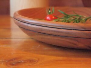 Assiette en merisier - Bords gravés - 23.5cm 964