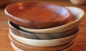 Assiettes mi-creuses en bois