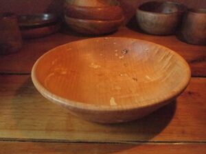 Plat en érable ondé - 24.5cm