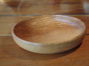 Assiette creuse en frêne olivier ondé - 19,5cm 952