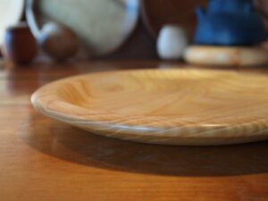 Assiette à lèvres en frêne ondé - 23cm 938