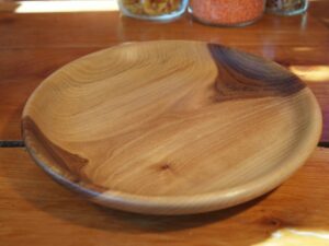 Assiette mi-creuse en noyer - 23cm 933