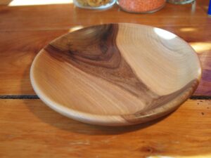 Assiette mi-creuse en noyer - 22.5cm 932