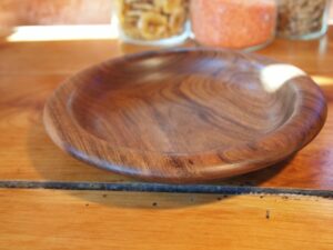Assiette en noyer à lèvre - 21cm 928
