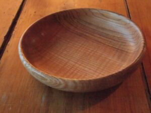 Assiette en frêne olivier ondé - Taille bébé 921