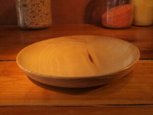 Assiette mi-creuse en frêne 909