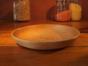 Assiette mi-creuse en érable 908