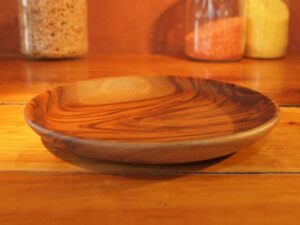 Assiette mi-creuse en noyer 907