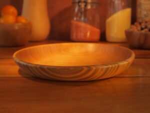 Assiette mi-creuse en merisier – Bords irréguliers 895