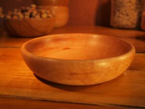 Assiette mi-creuse en poirier – Taille bébé 888