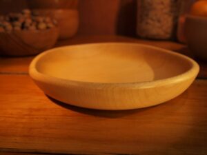 Assiette mi-creuse en érable – Bords irréguliers 885