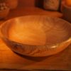 Assiette creuse en frêne olivier ondé – Image 3