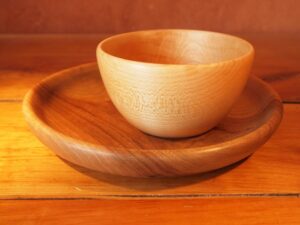 Assiette en noyer et son bol en érable 878