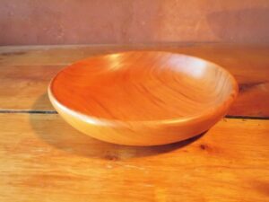 Assiette creuse en merisier – 22cm